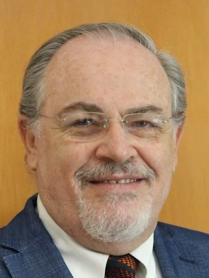 Dr. Fernando Petersen